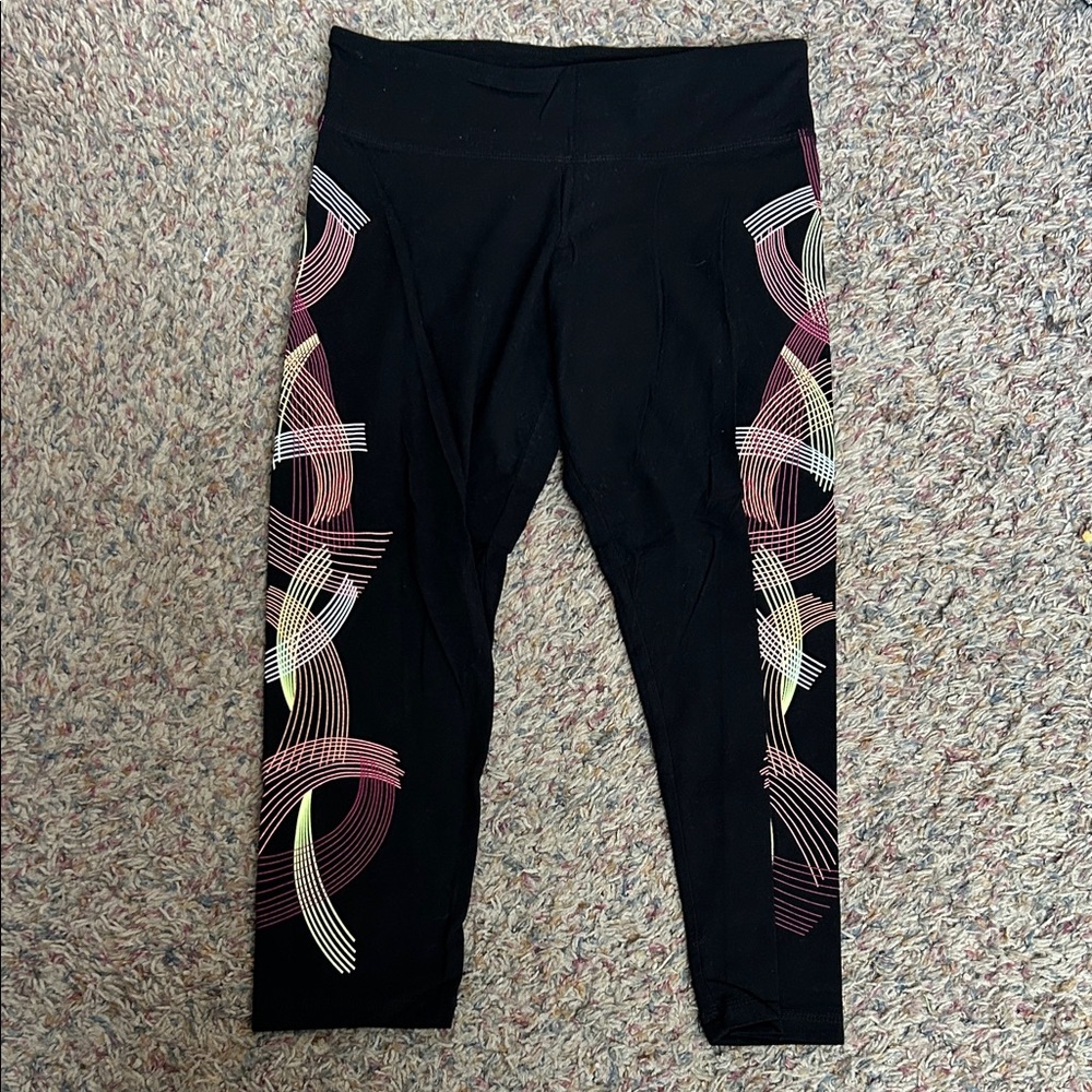SO Black Yoga Capri Leggings